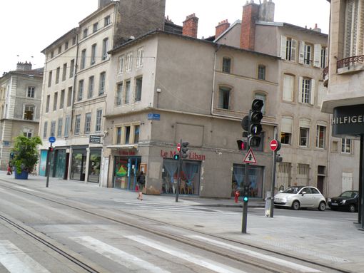  angle des rue Saint-Georges et Saint-Julien